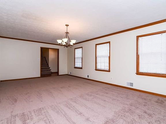 3rd image of 4020 Woodbridge Dr