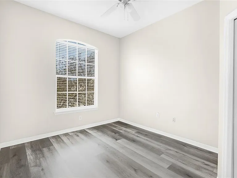 5160 Northridge Rd #301 — Photo 18