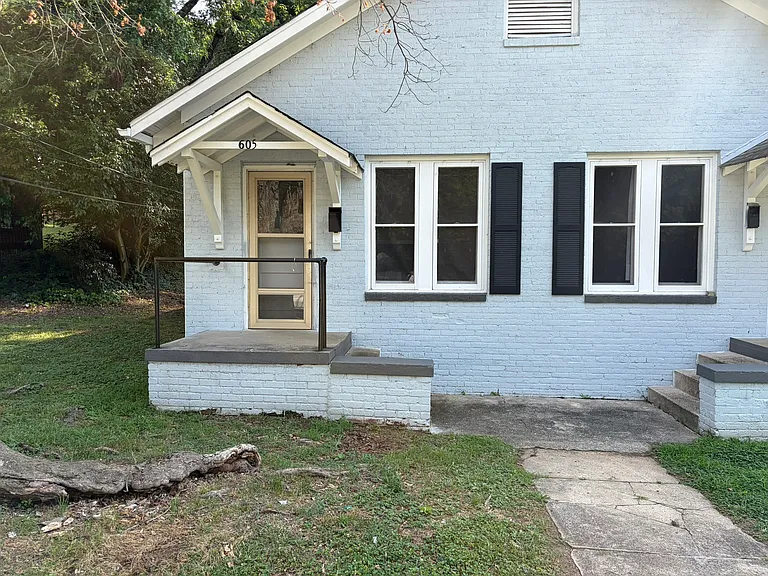 605 Acorn St — Photo 1