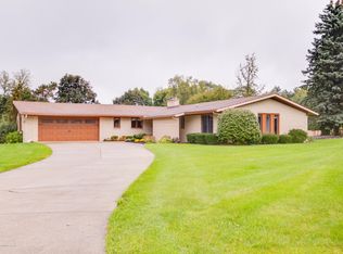 4420 Barton Rd, Lansing, MI 48917