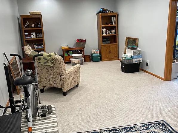 1008 Golfers Ct SE, Rochester, MN 55904