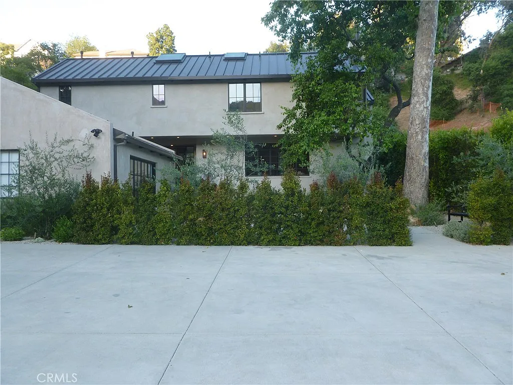 5 bed, 3200 sqft, $21,000 — Photo 2