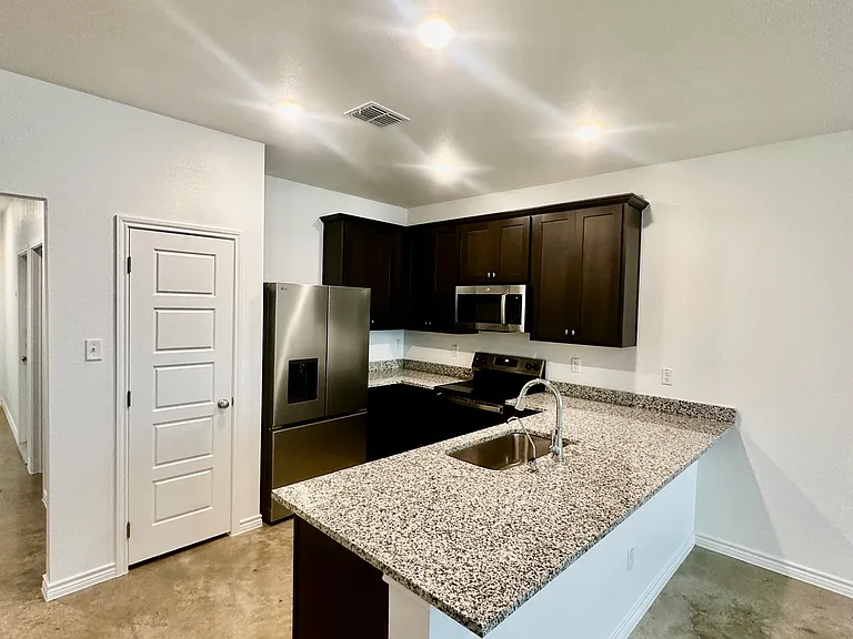 3807 Sugar Hackberry Trl #B — Photo 13