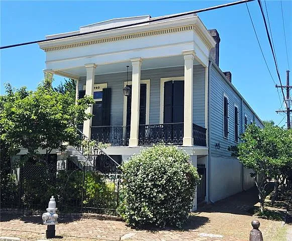 2705 Camp St — Photo 1