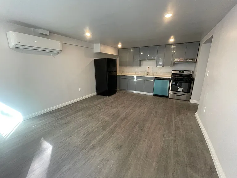 1019 N Hayworth Ave #11 — Photo 1