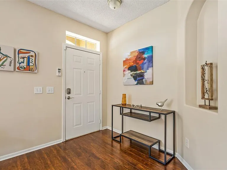 422 Graystone Blvd — Photo 3