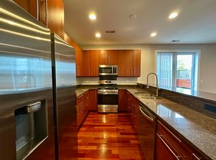 2358 W School St APT 3E, Chicago, IL 60618