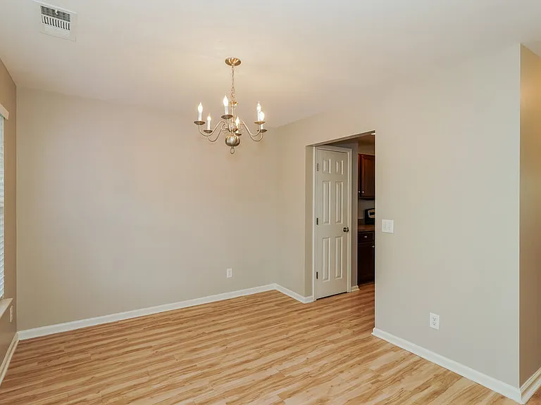 2145 Erin Ln — Photo 6