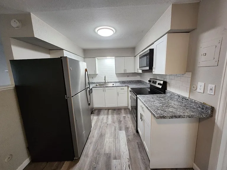 1628 S Cascade Ave #C — Photo 3