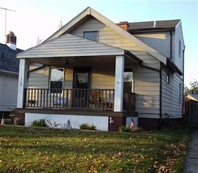 1722 Creston Ave photo 1