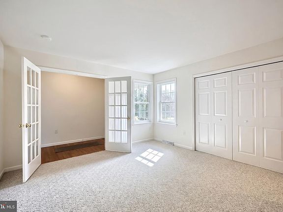 4th image of 115 N Fountain Dr #9