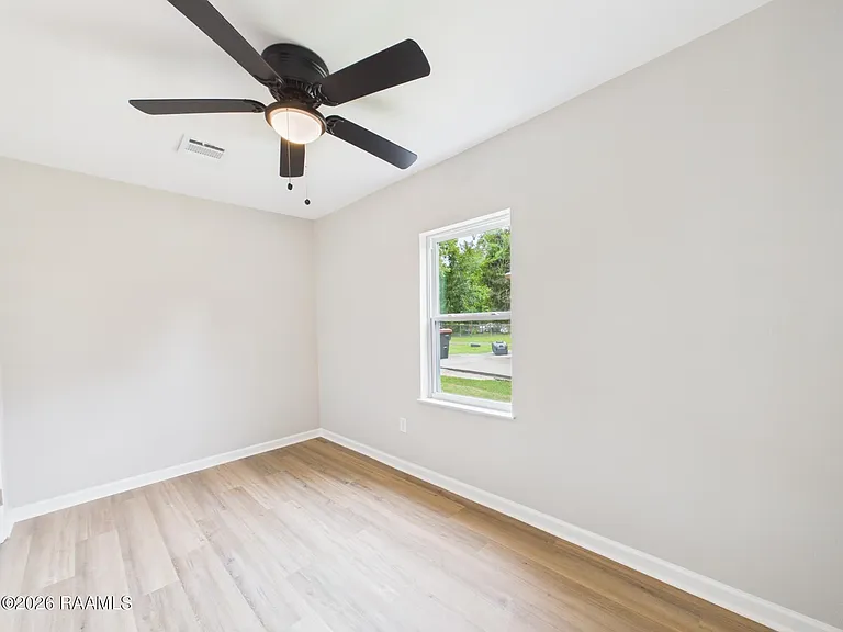 908 Saint Charles St — Photo 11