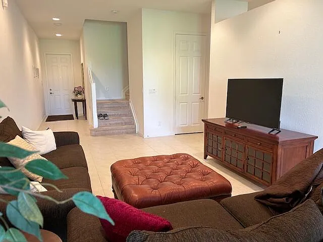 3 bed, 2.5 bath, 2198 sqft, $2,700 — Photo 4