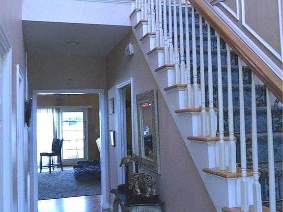5th image of 1116 Steele Blvd