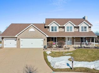829 Ontonagon Ct, Green Bay, WI 54301