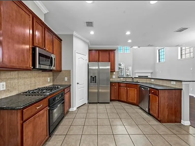 2124 Broadstone Dr — Photo 12