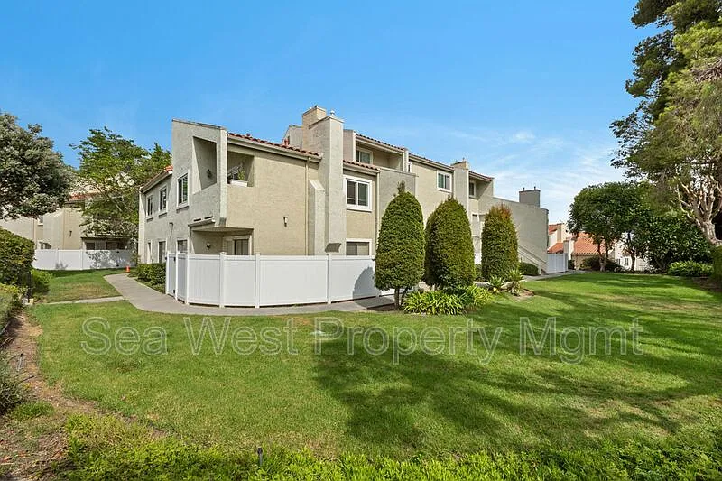 2 bed, 2.0 bath, 1040 sqft, $3,200 — Photo 1