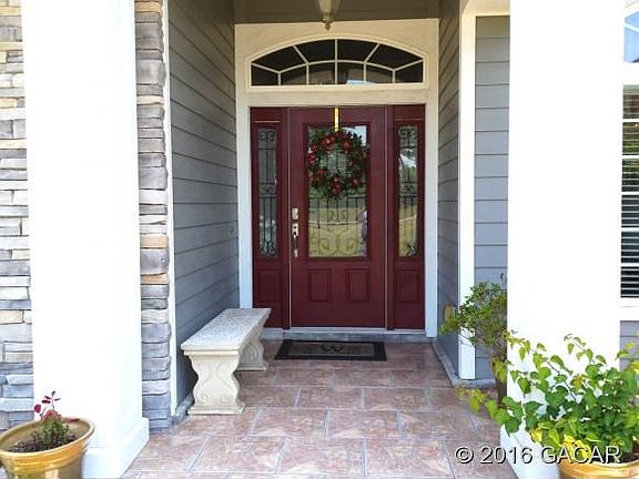 Cermaic tiled front porch