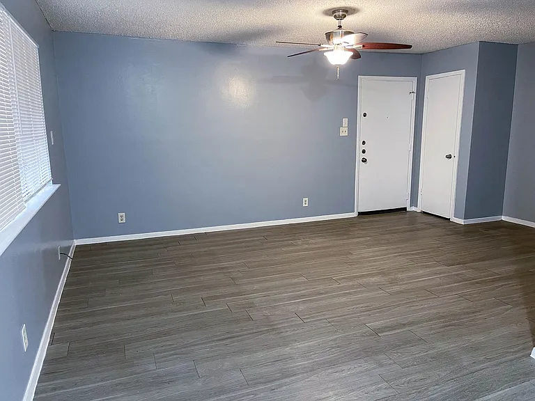 8907 Parkfield Dr — Photo 13