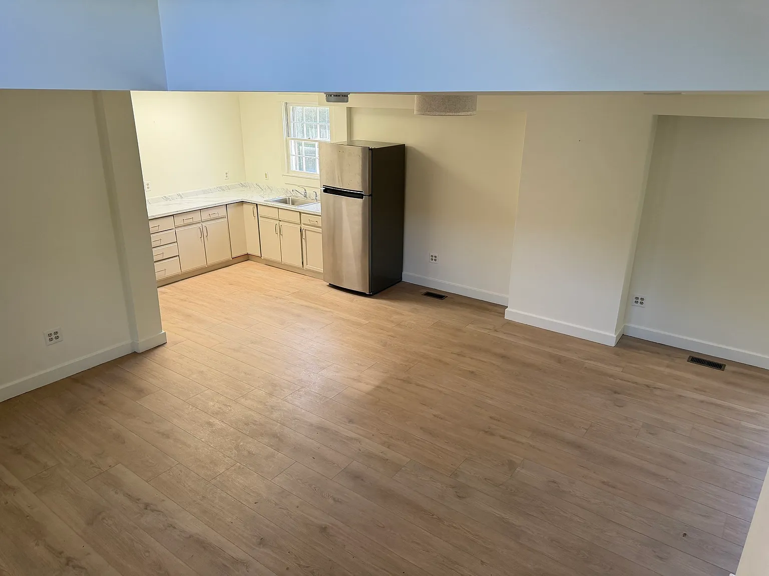 1 bed, 1.0 bath, 1135 sqft, $2,400 — Photo 3