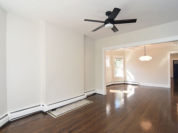 5th image of 220 N Austin Blvd Unit 2