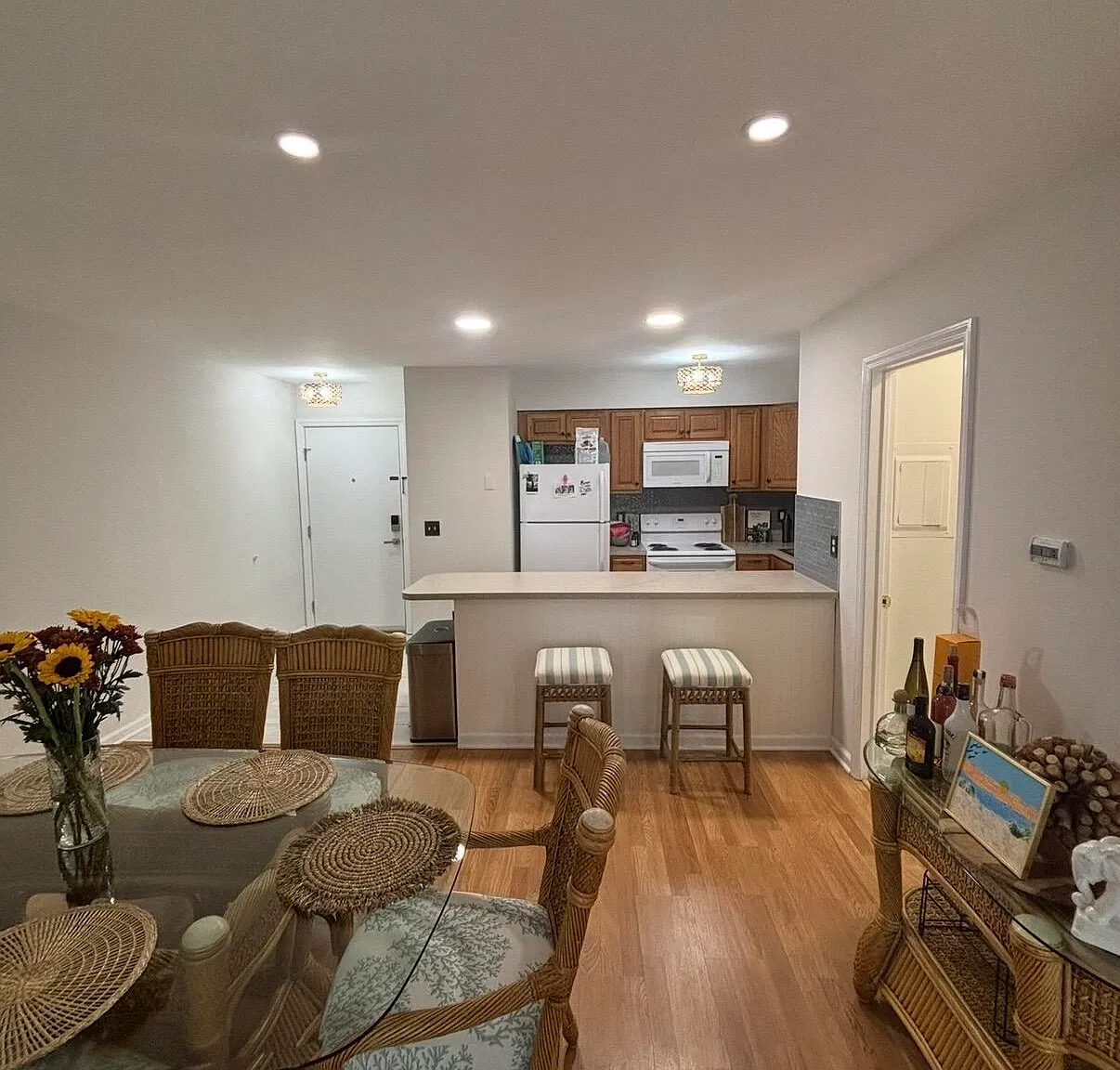 1 bed, 806 sqft, $2,200 — Photo 3