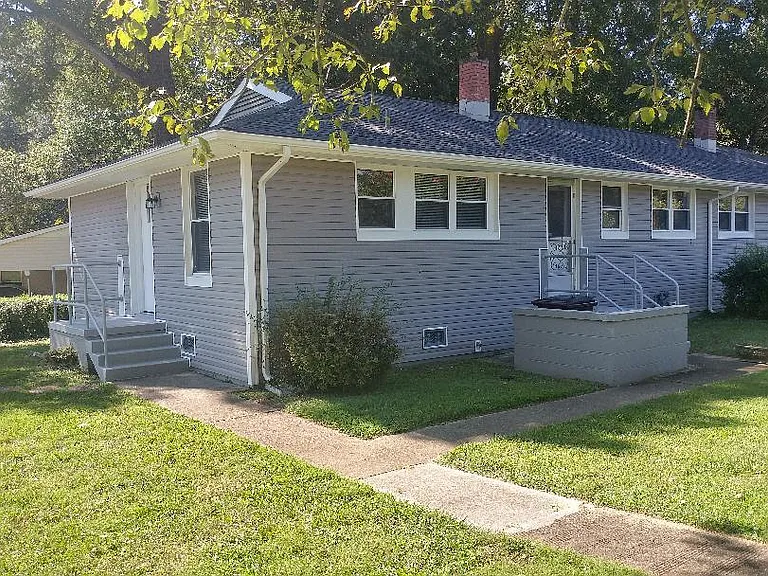 107 W Gettysburg Ave — Photo 1