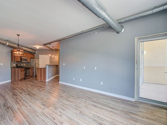 3rd image of 1541 N Jefferson St Unit 201