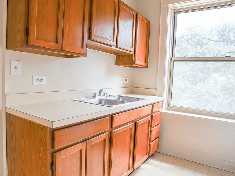 1201 W Waveland Ave #3 — Photo 1