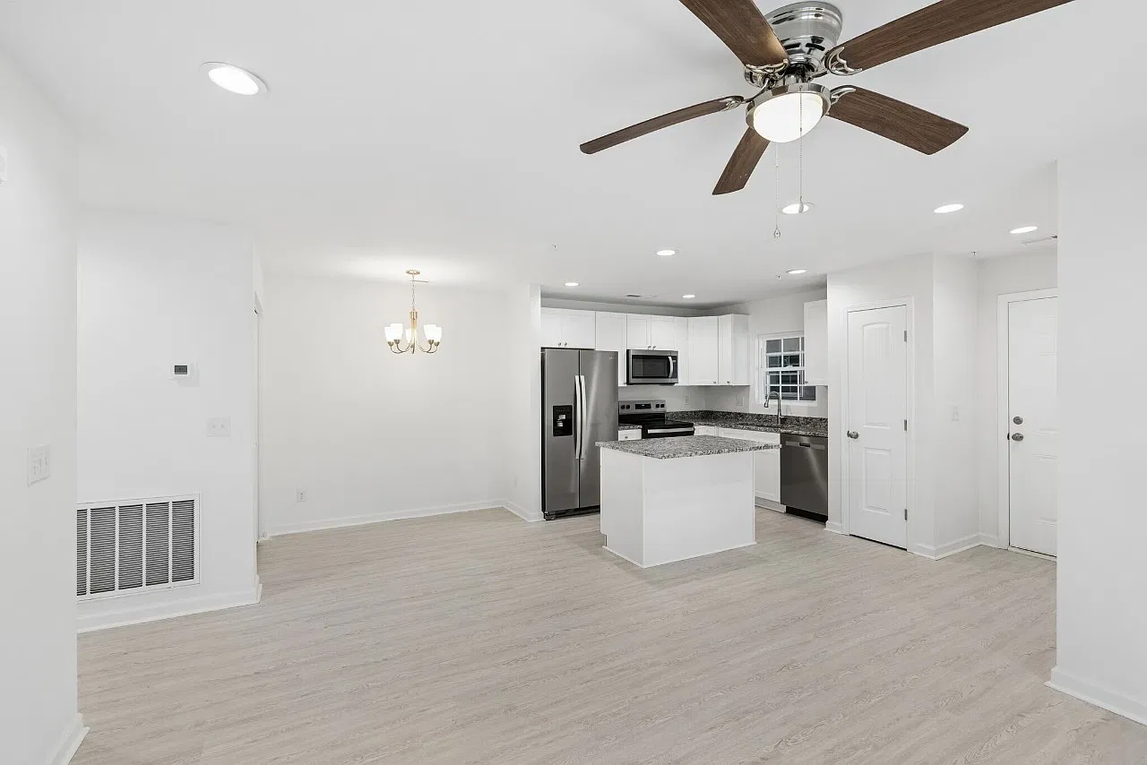 Colonial Gardens Apartments — Photo 3