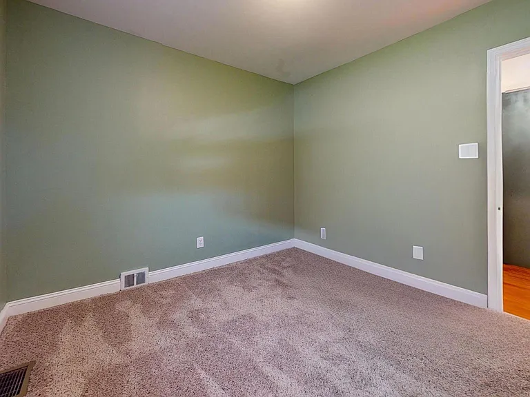 8902 Blue Grass Rd — Photo 35