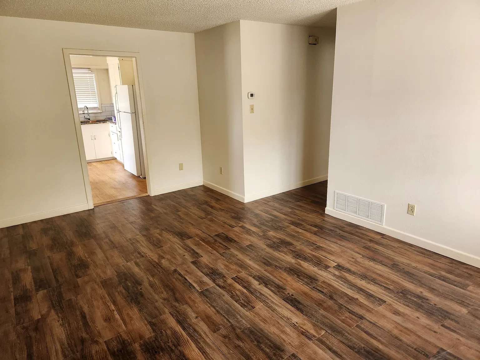 3 bed, 1.5 bath, 1033 sqft, $1,750 — Photo 3