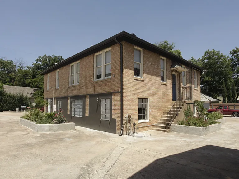 Enfield House — Photo 2