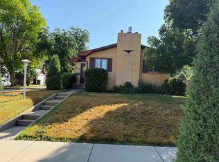 437 S 5th St, Hot Springs, SD 57747