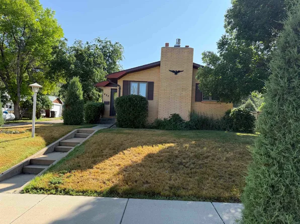 437 S 5th St, Hot Springs, SD 57747
