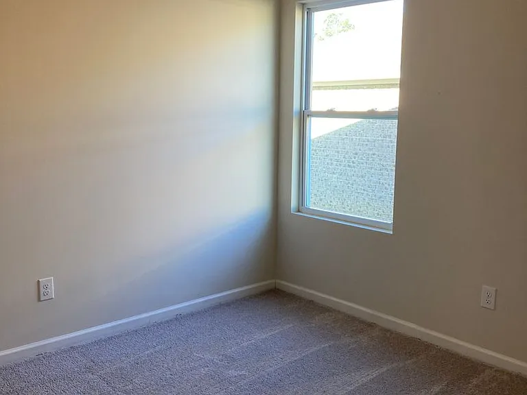 407 Kensington Ln — Photo 12