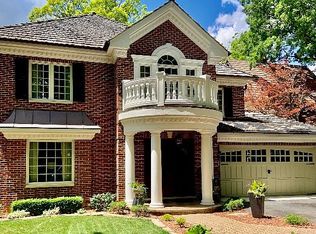 590 Hickory Rd, Glen Ellyn, IL 60137