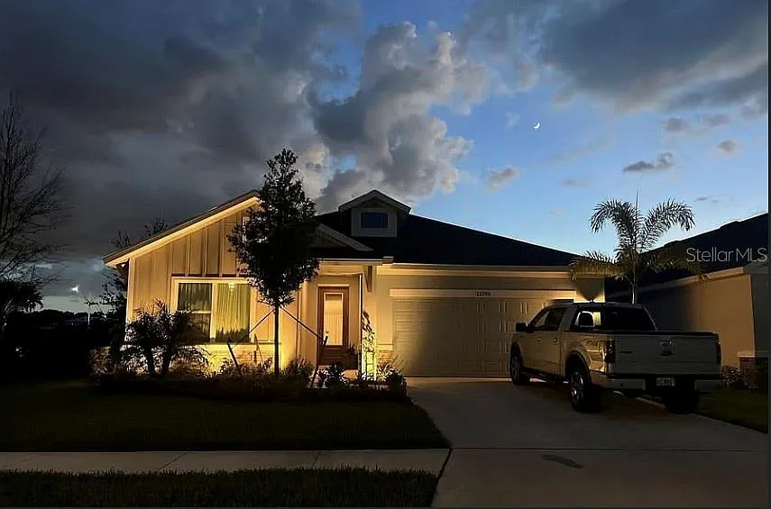 4 bed, 3.0 bath, 2420 sqft, $3,995 — Photo 3