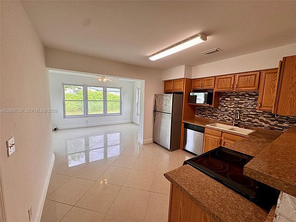4th image of 4720 SW 25th Ter