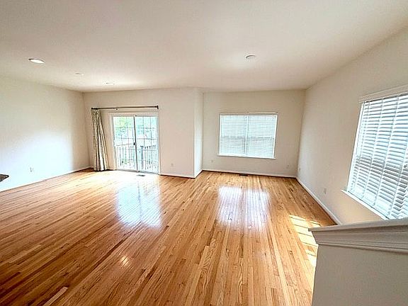 5th image of 34378 Bronze St