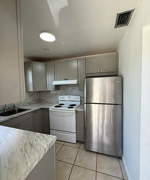 1020 N 18th Ct #201 — Photo 4