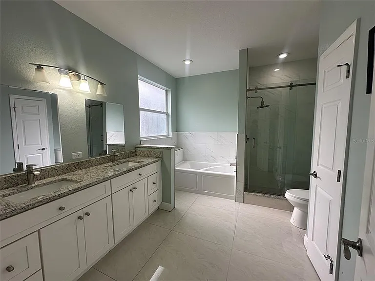 1714 Cambridge Village Ct — Photo 12