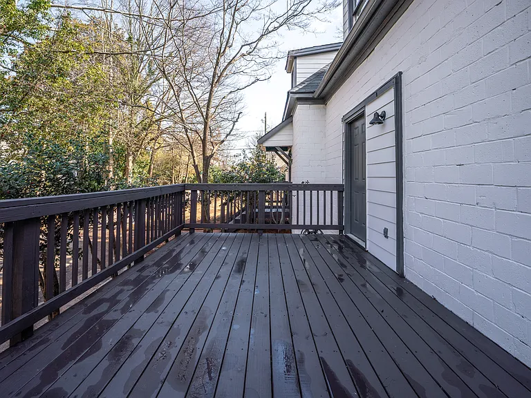 Full-size private porch