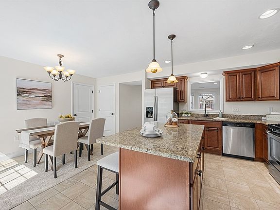 5th image of 4 Kensington Way #4