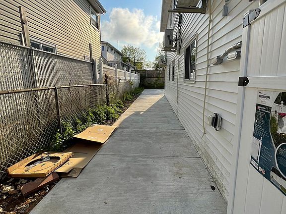 5th image of 252 Abingdon Ave #1