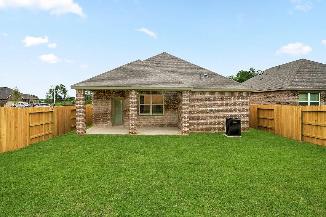 3 bed, 2.0 bath, 1631 sqft, $2,600 — Photo 2