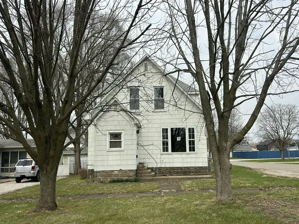 402 W Chestnut St, Hoopeston, IL 60942