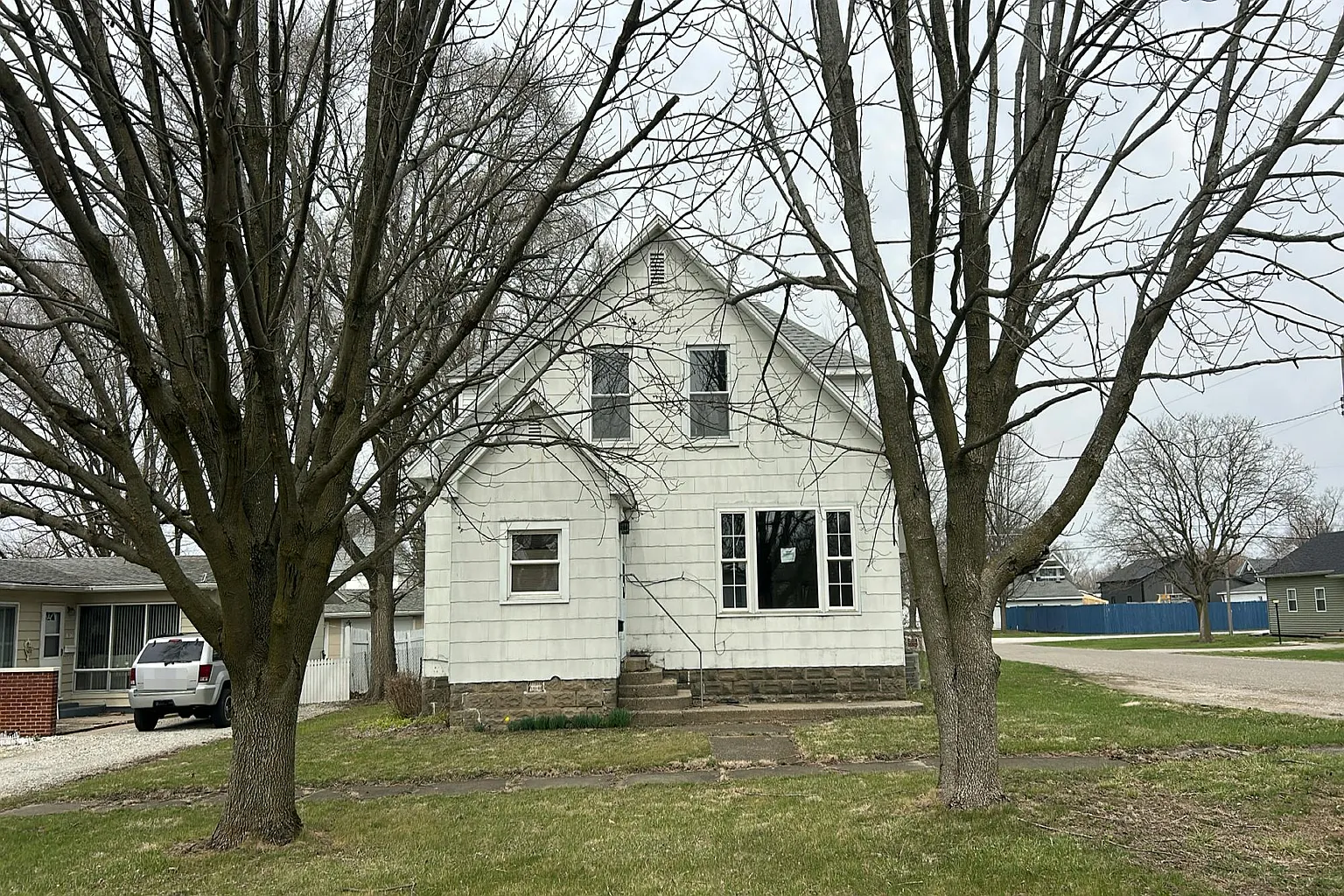 402 W Chestnut St photo 1