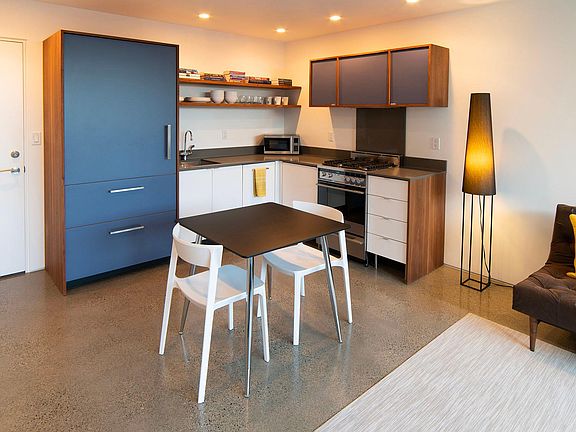 Fully equipped kitchen.
