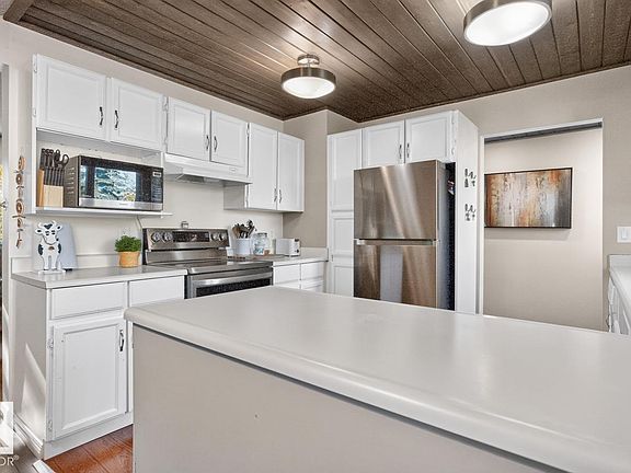 4th image of 43 Moreland Cres